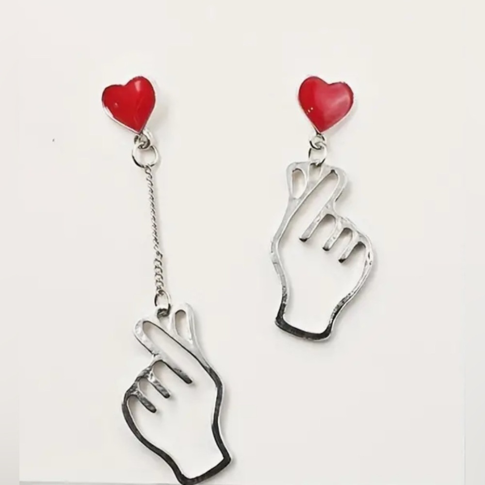 K-pop Finger Heart Asymmetrical Earrings NIP